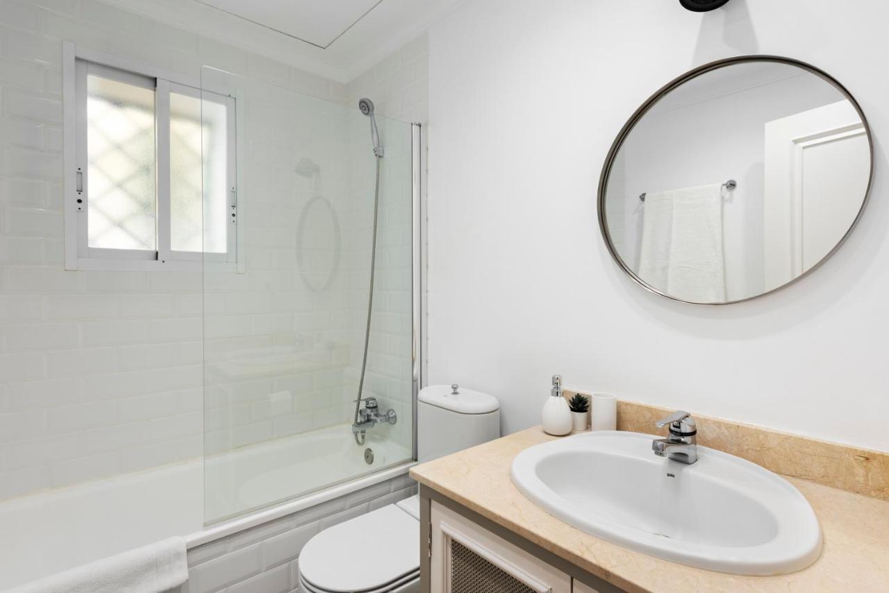 Bright 2 Bedroom Apartment With Parking Space And Swimming Pools In Aloha Gardens Marbella Dış mekan fotoğraf