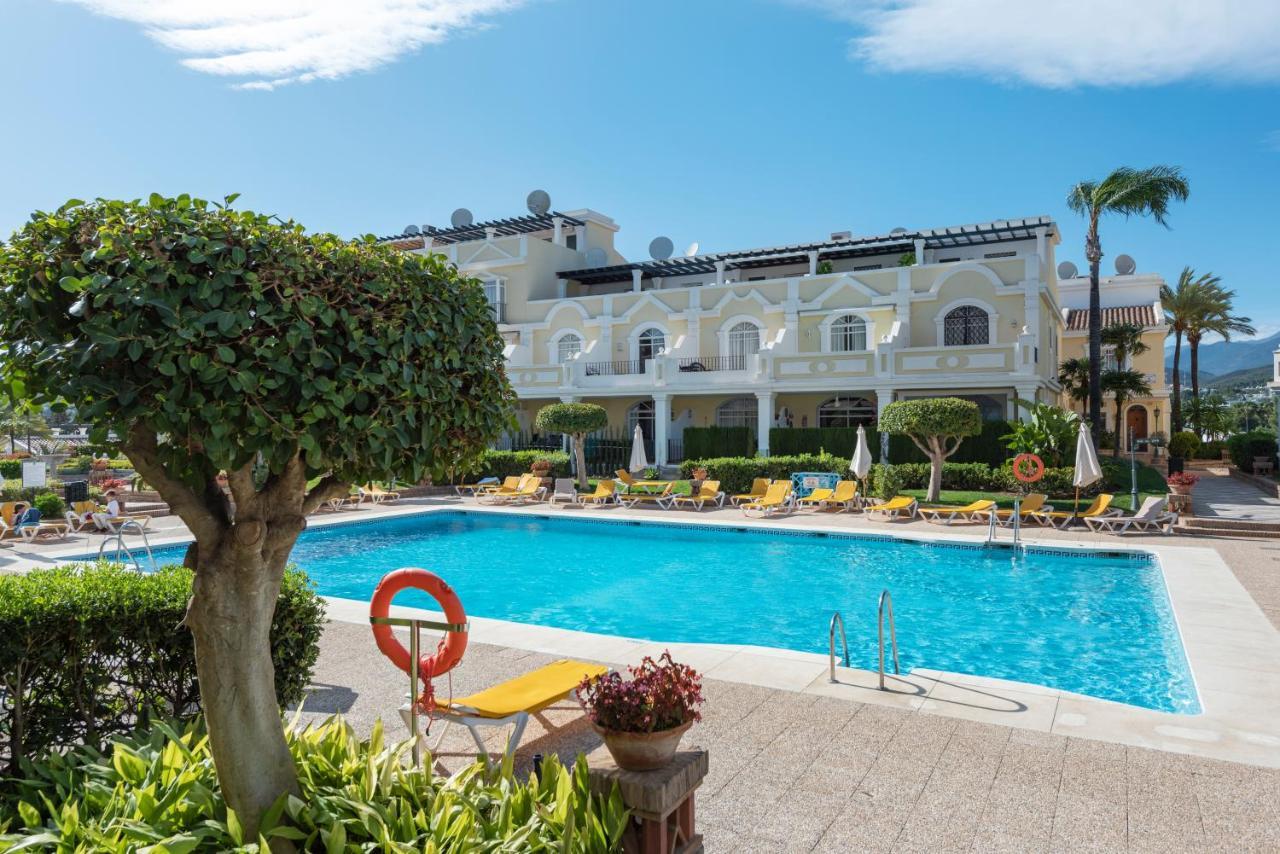 Bright 2 Bedroom Apartment With Parking Space And Swimming Pools In Aloha Gardens Marbella Dış mekan fotoğraf