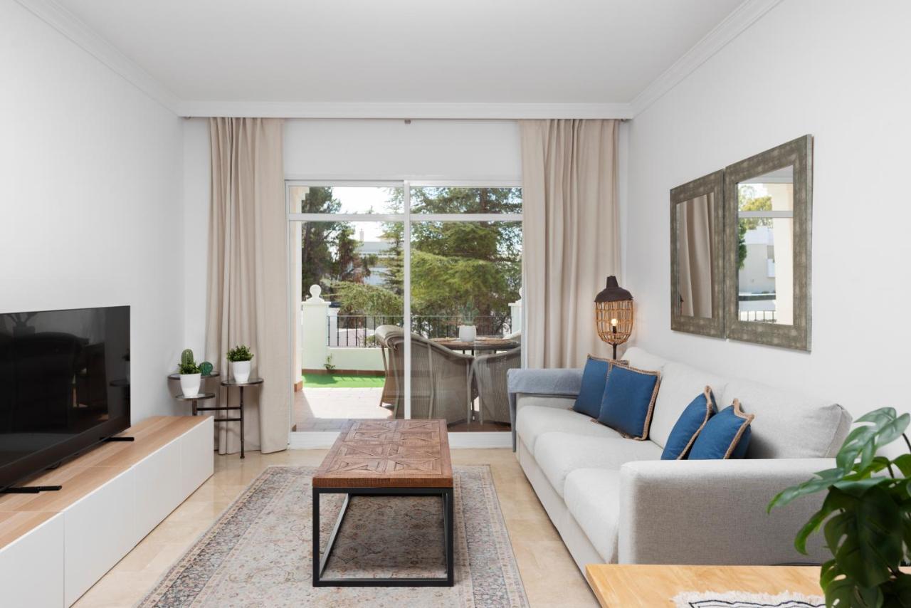 Bright 2 Bedroom Apartment With Parking Space And Swimming Pools In Aloha Gardens Marbella Dış mekan fotoğraf