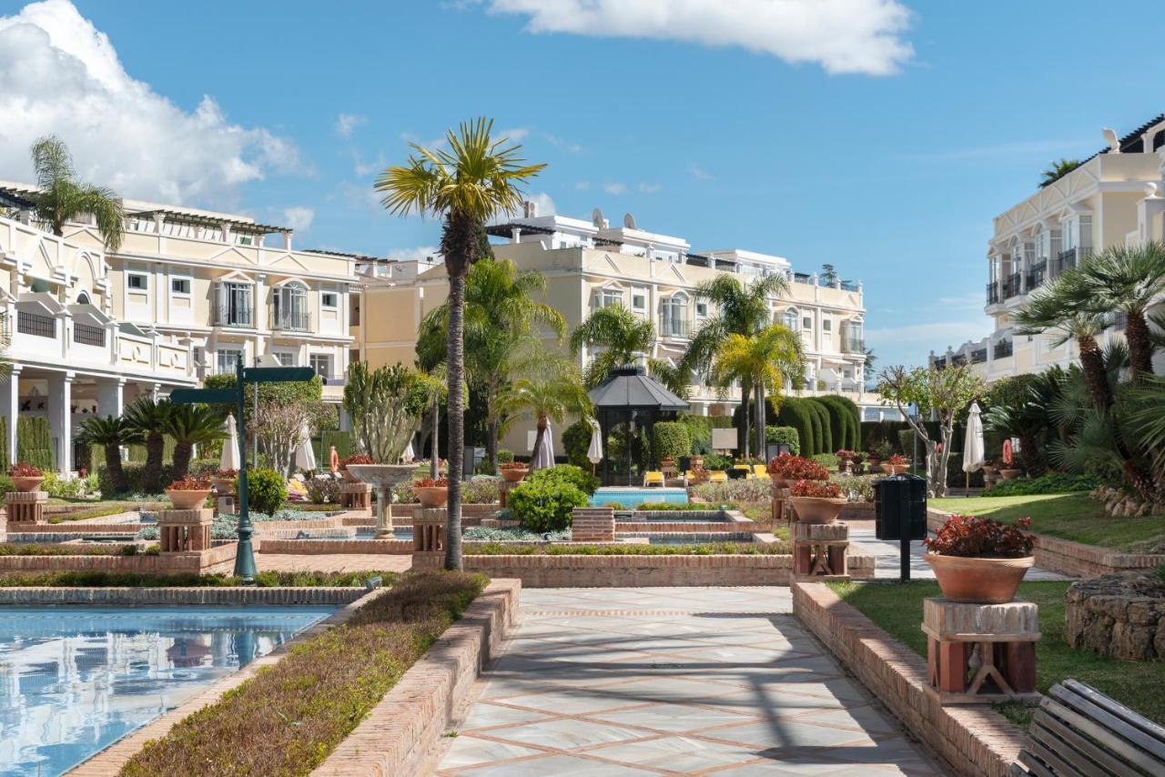 Bright 2 Bedroom Apartment With Parking Space And Swimming Pools In Aloha Gardens Marbella Dış mekan fotoğraf