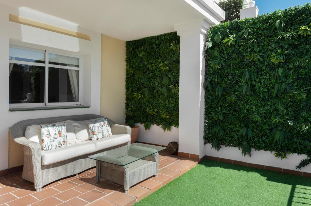 Bright 2 Bedroom Apartment With Parking Space And Swimming Pools In Aloha Gardens Marbella Dış mekan fotoğraf